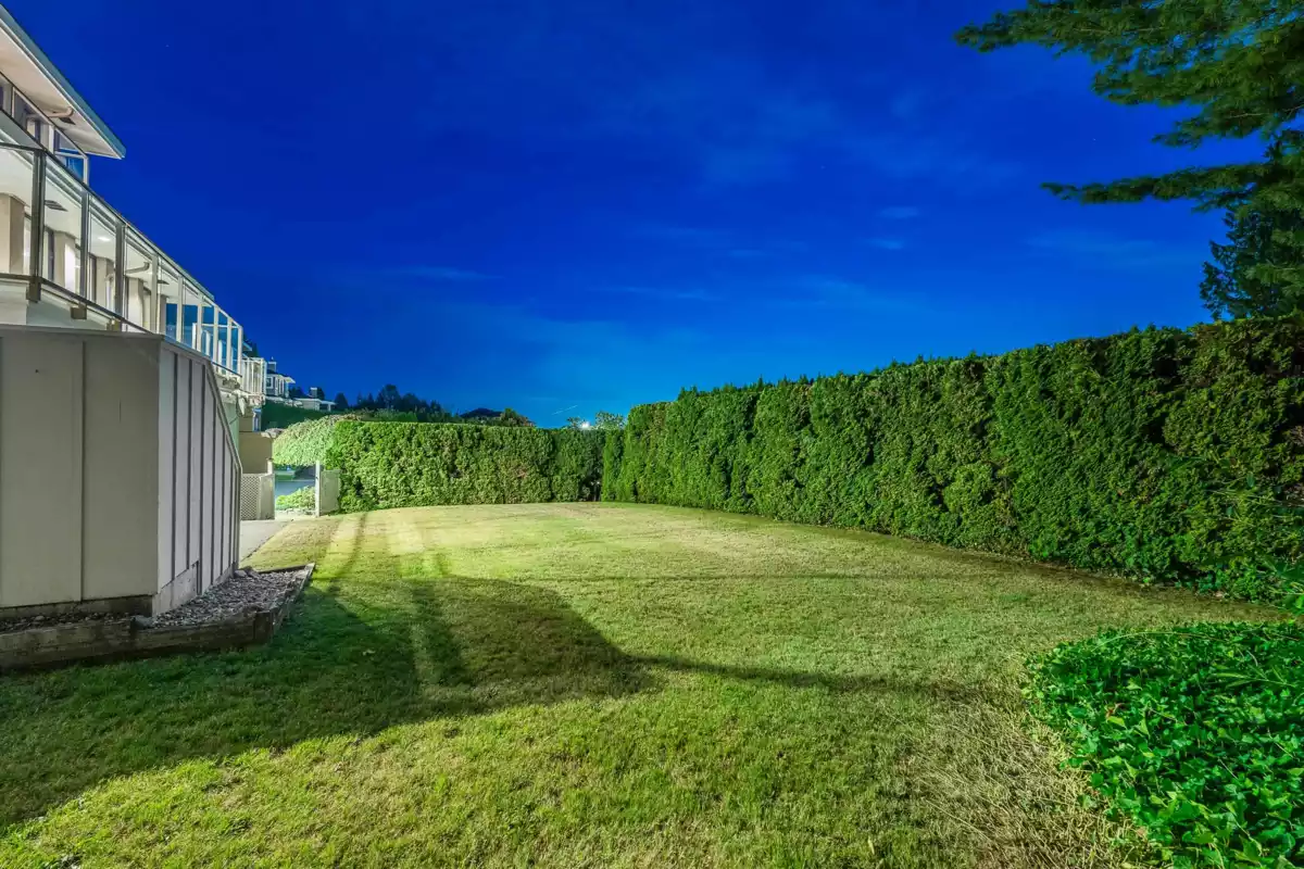 Kitchen Island Photo of 1595 Tyrol Court, West Vancouver, BC