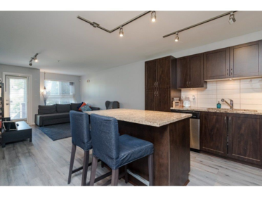 Walk-In Closet Photo of 103 2191 Shaughnessy Street, Port Coquitlam, BC