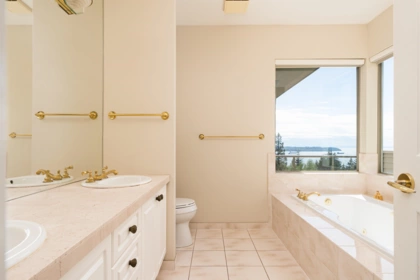 Breakfast Nook Photo of 3112 Deer Ridge Drive, West Vancouver, BC