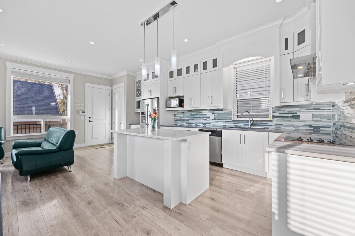 Kitchen Island Photo of 10579 132 Street, Surrey, BC