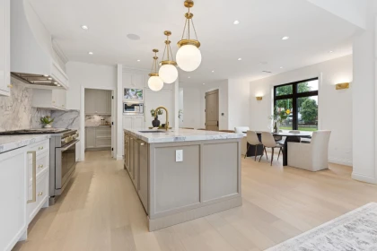 Breakfast Nook Photo of 811 Madison Avenue, Burnaby, BC