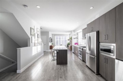 Kitchen Photo of 8 15588 32 Avenue, Surrey, BC