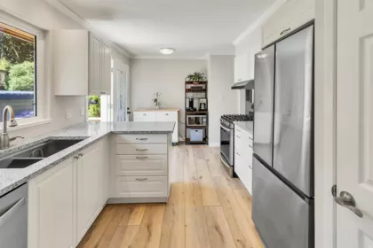Kitchen Island Photo of 3321 Viewmount Drive, Port Moody, BC