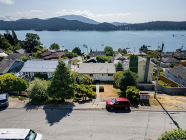 614 Glen Road, Gibsons, BC, Gibsons — Single Family Residence for sale