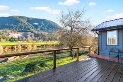Breakfast Nook Photo of 10148 Mountainview Road, Mission, BC