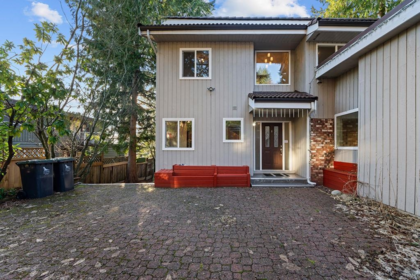271 Montroyal Boulevard, North Vancouver, BC, North Vancouver — Single Family Residence for sale