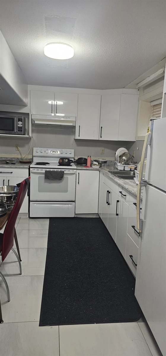 Kitchen Photo of 11082 146a Street, Surrey, BC