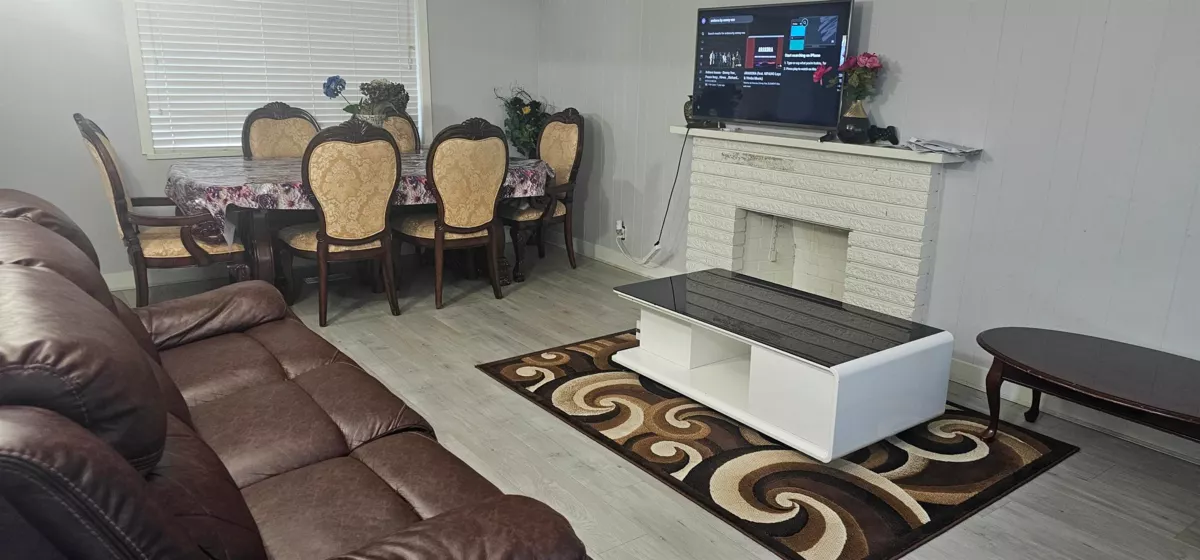 Living Room Photo of 11082 146a Street, Surrey, BC