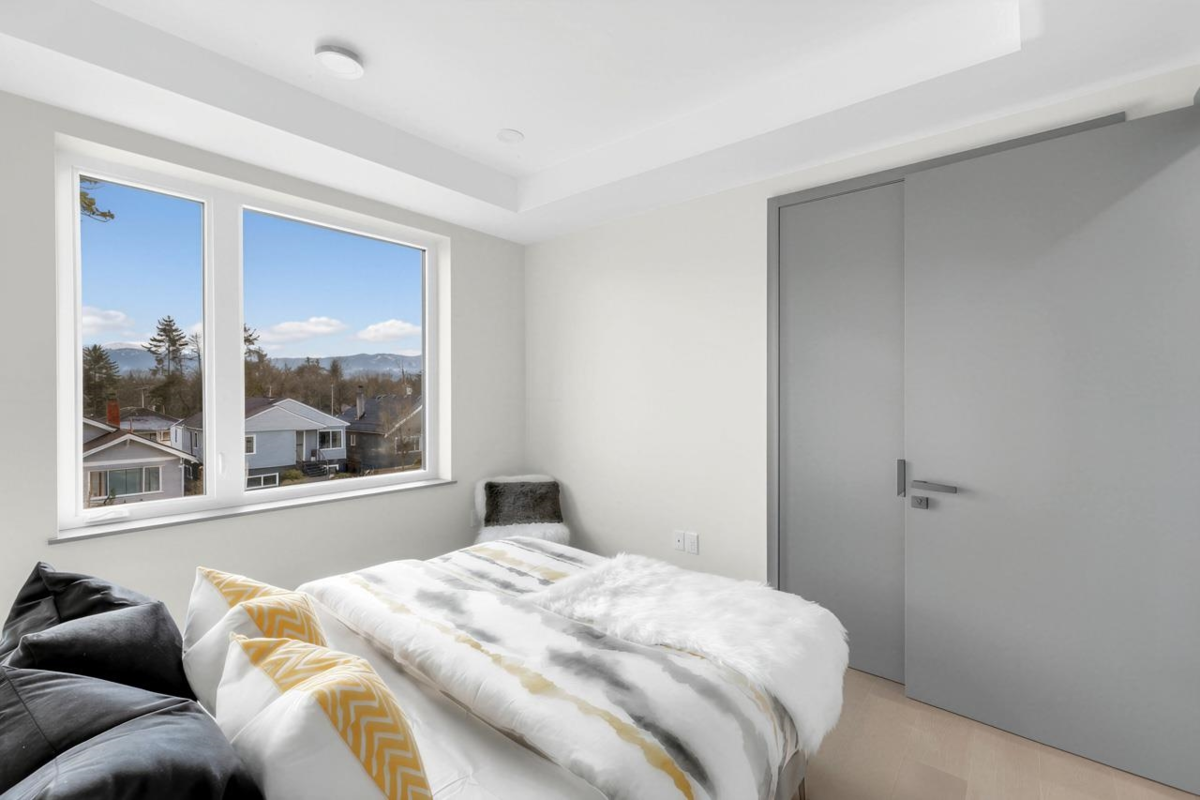 Backyard Photo of 1 3547 E Georgia Street, Vancouver, BC