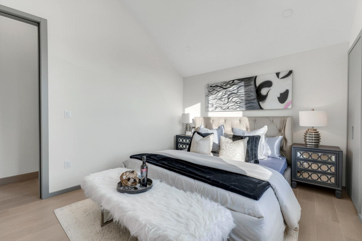 Bedroom 4 Photo of 1 3547 E Georgia Street, Vancouver, BC