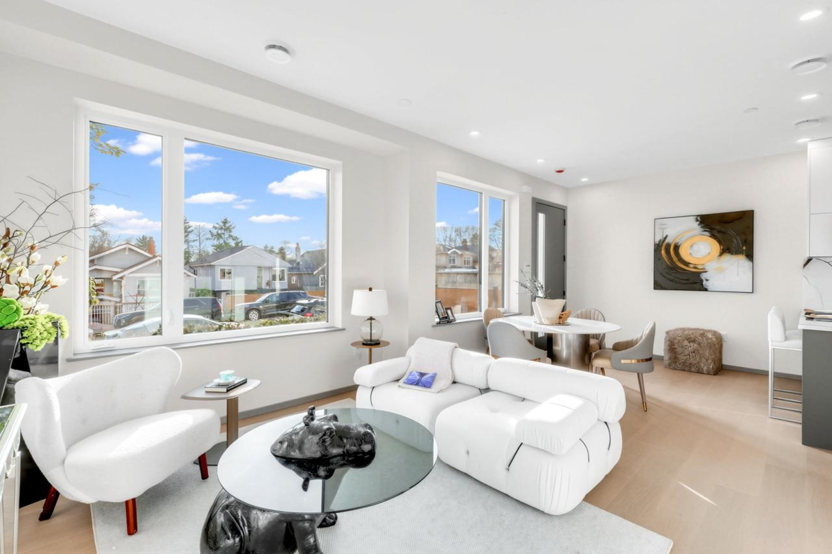 Breakfast Nook Photo of 1 3547 E Georgia Street, Vancouver, BC