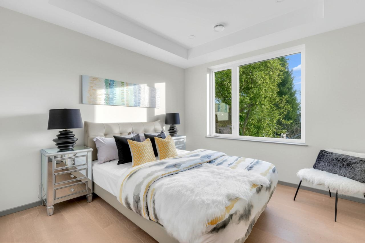 Entry Foyer Photo of 1 3547 E Georgia Street, Vancouver, BC