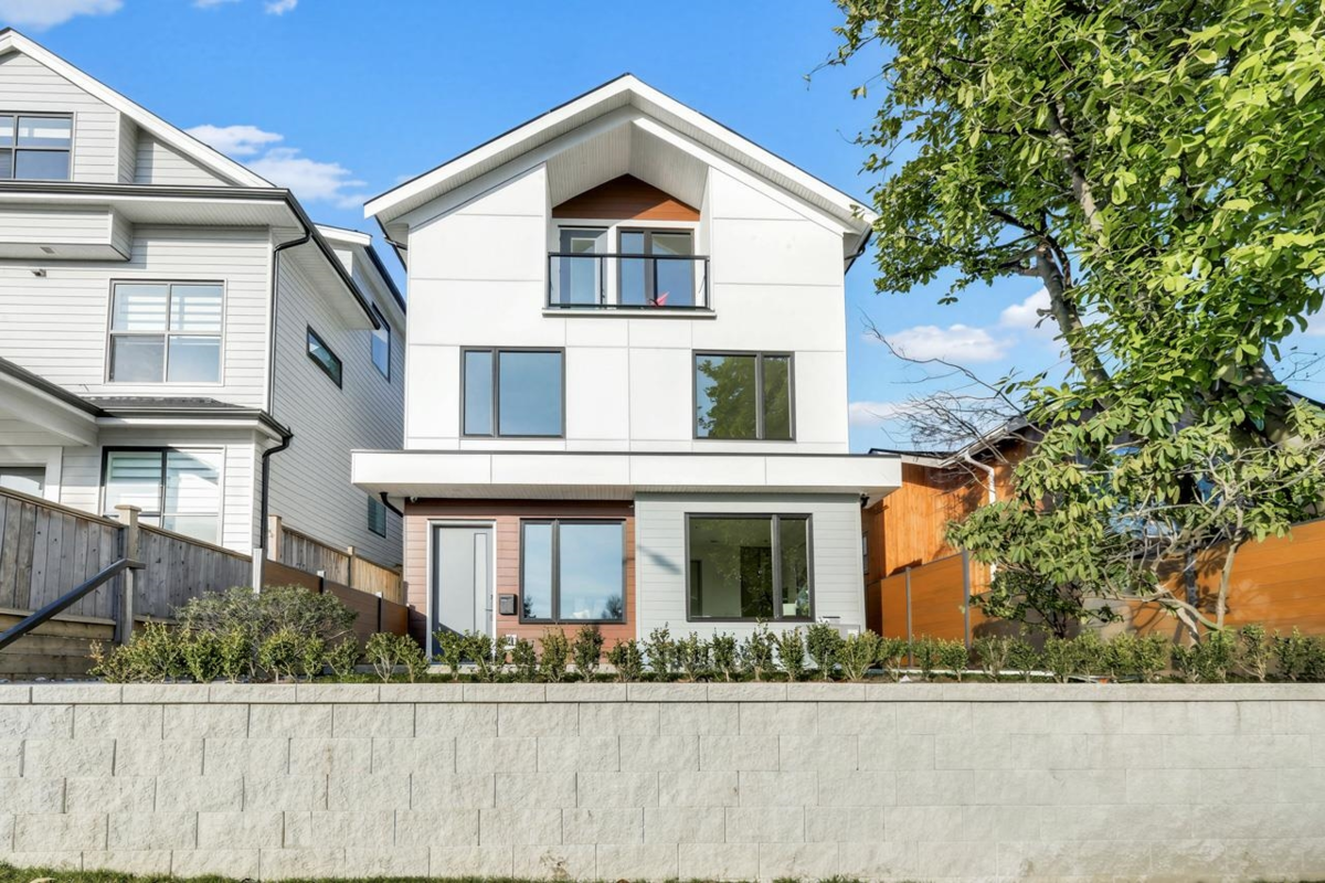 Exterior Rear Photo of 1 3547 E Georgia Street, Vancouver, BC