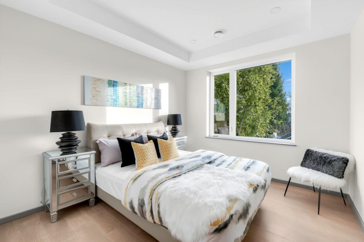 Front Yard Photo of 1 3547 E Georgia Street, Vancouver, BC