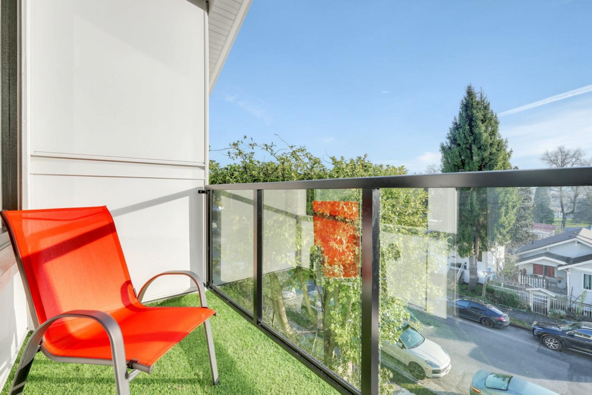 Garage Interior Photo of 1 3547 E Georgia Street, Vancouver, BC