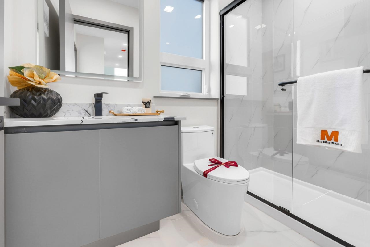 Garden / Landscaping Photo of 1 3547 E Georgia Street, Vancouver, BC