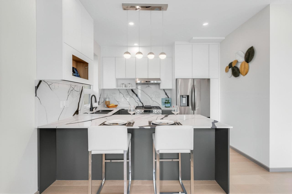 Kitchen Island Photo of 1 3547 E Georgia Street, Vancouver, BC