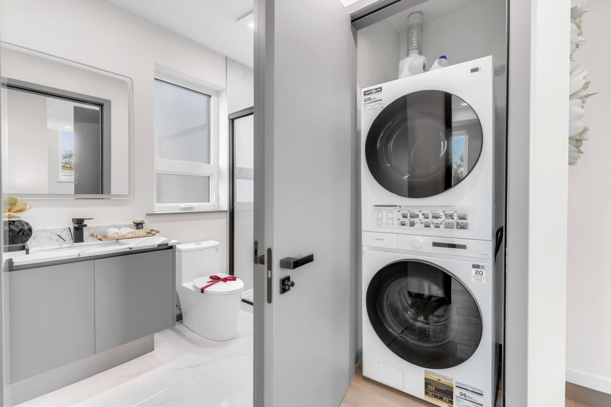 Laundry Room Photo of 1 3547 E Georgia Street, Vancouver, BC
