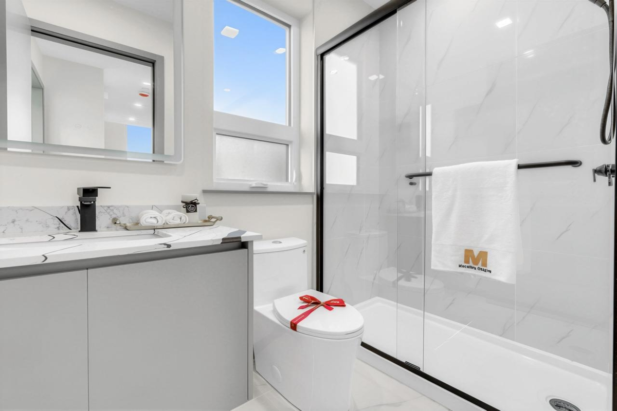 Loft / Bonus Room Photo of 1 3547 E Georgia Street, Vancouver, BC