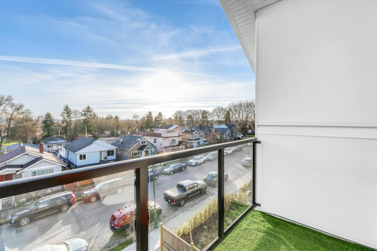 Outdoor Patio Photo of 1 3547 E Georgia Street, Vancouver, BC