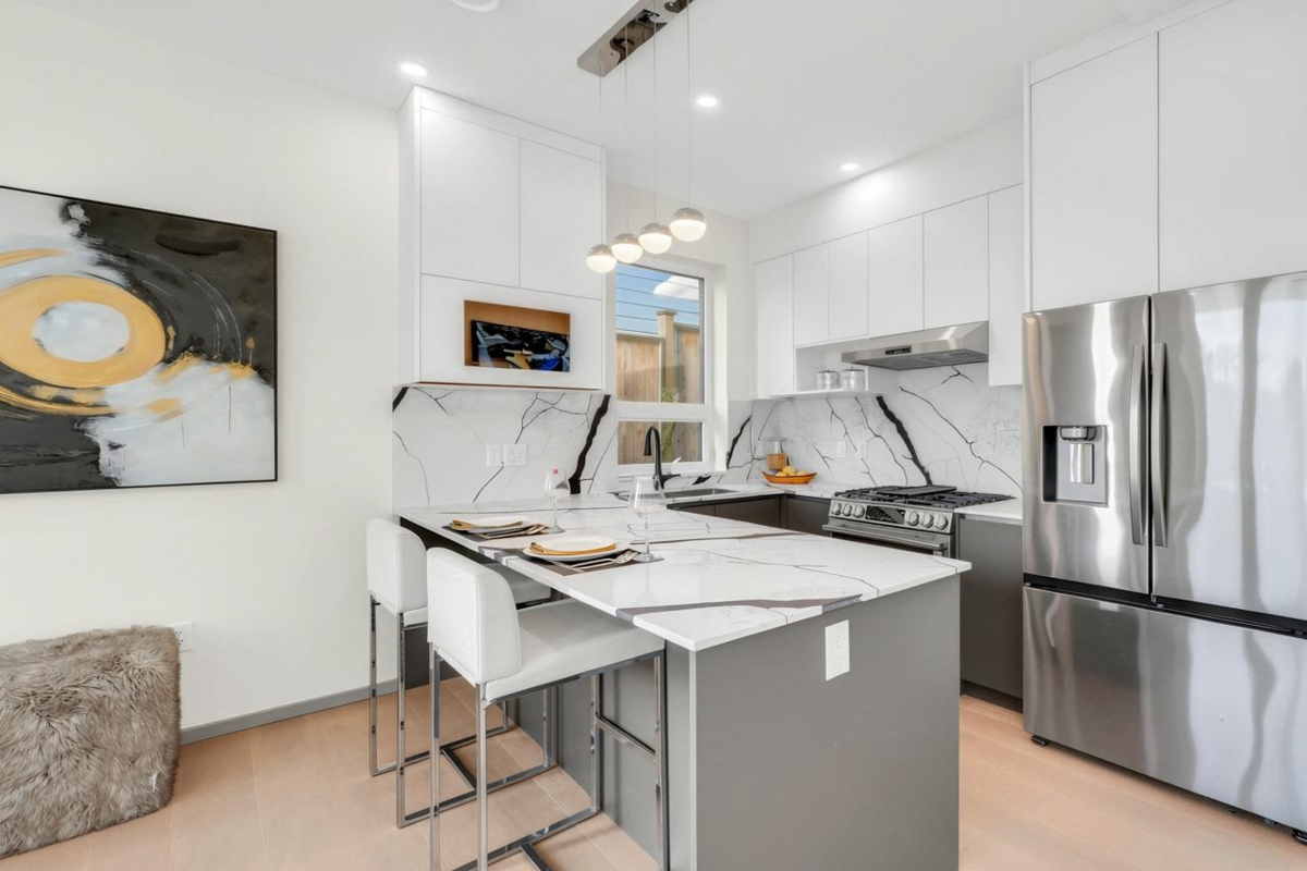 Primary Bedroom Photo of 1 3547 E Georgia Street, Vancouver, BC