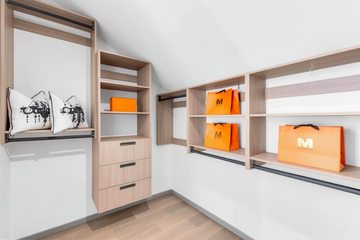 Staircase Photo of 1 3547 E Georgia Street, Vancouver, BC