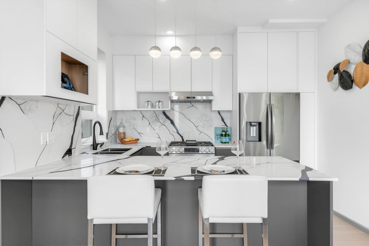 Walk-In Closet Photo of 1 3547 E Georgia Street, Vancouver, BC