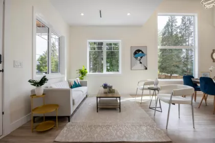 Kitchen Island Photo of 3321 Oxford Street, Port Coquitlam, BC