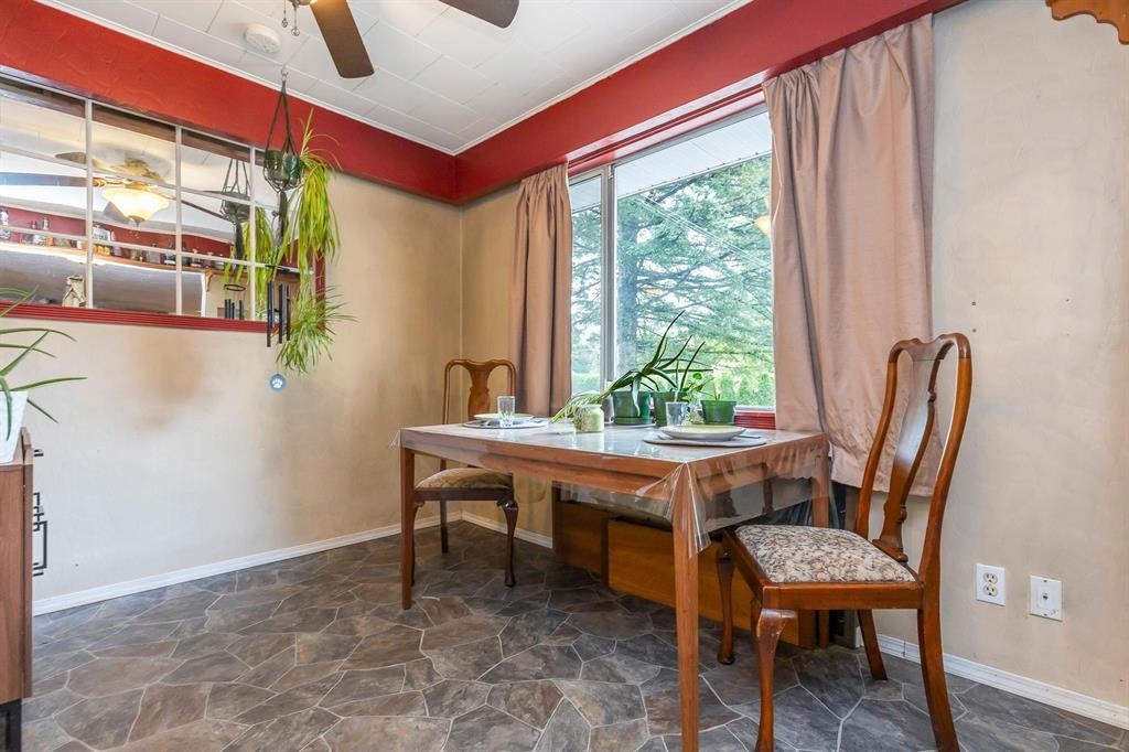 Basement Recreation Room Photo of 33581 Dewdney Trunk Road, Mission, BC