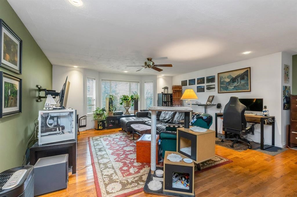 Entry Foyer Photo of 33581 Dewdney Trunk Road, Mission, BC