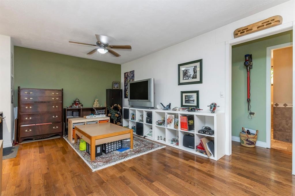 Garage Interior Photo of 33581 Dewdney Trunk Road, Mission, BC