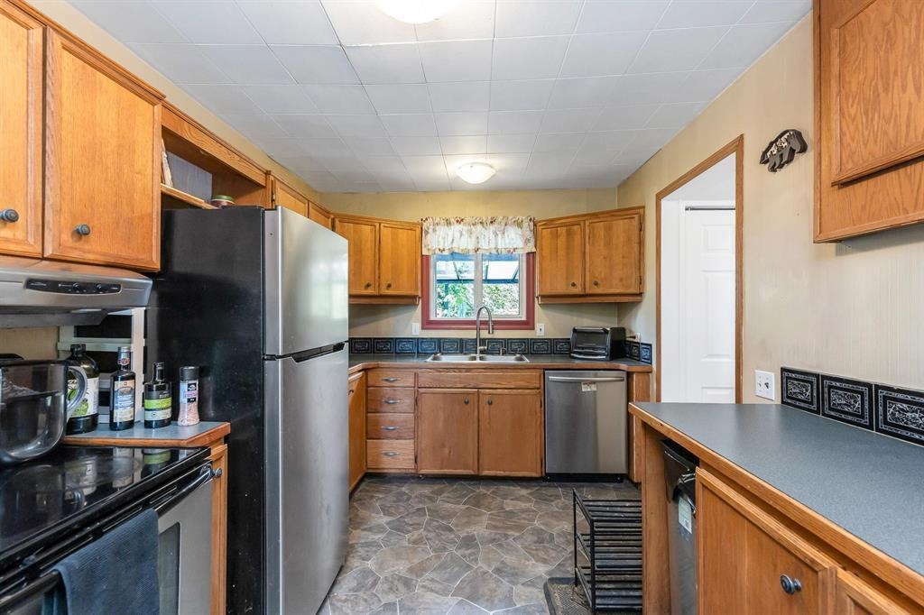 Powder Room Photo of 33581 Dewdney Trunk Road, Mission, BC