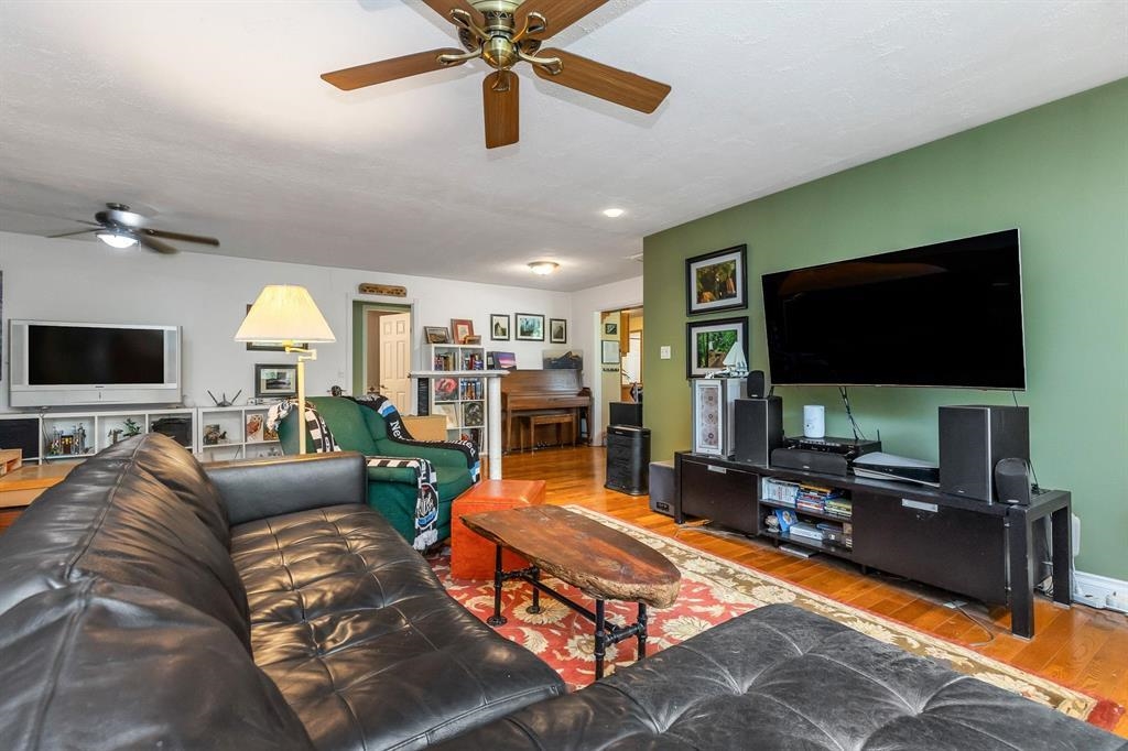 Staircase Photo of 33581 Dewdney Trunk Road, Mission, BC