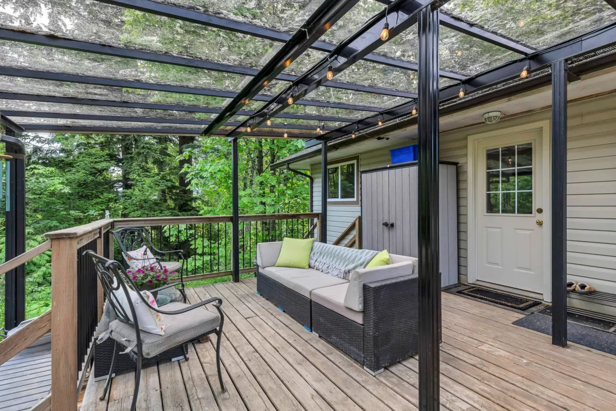 Swimming Pool Photo of 33581 Dewdney Trunk Road, Mission, BC