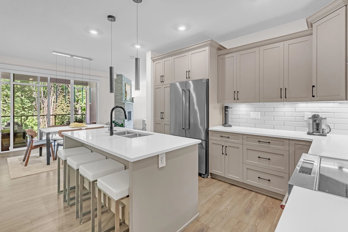 Dining Area Photo of 403 5380 Tyee Lane, Chilliwack, BC