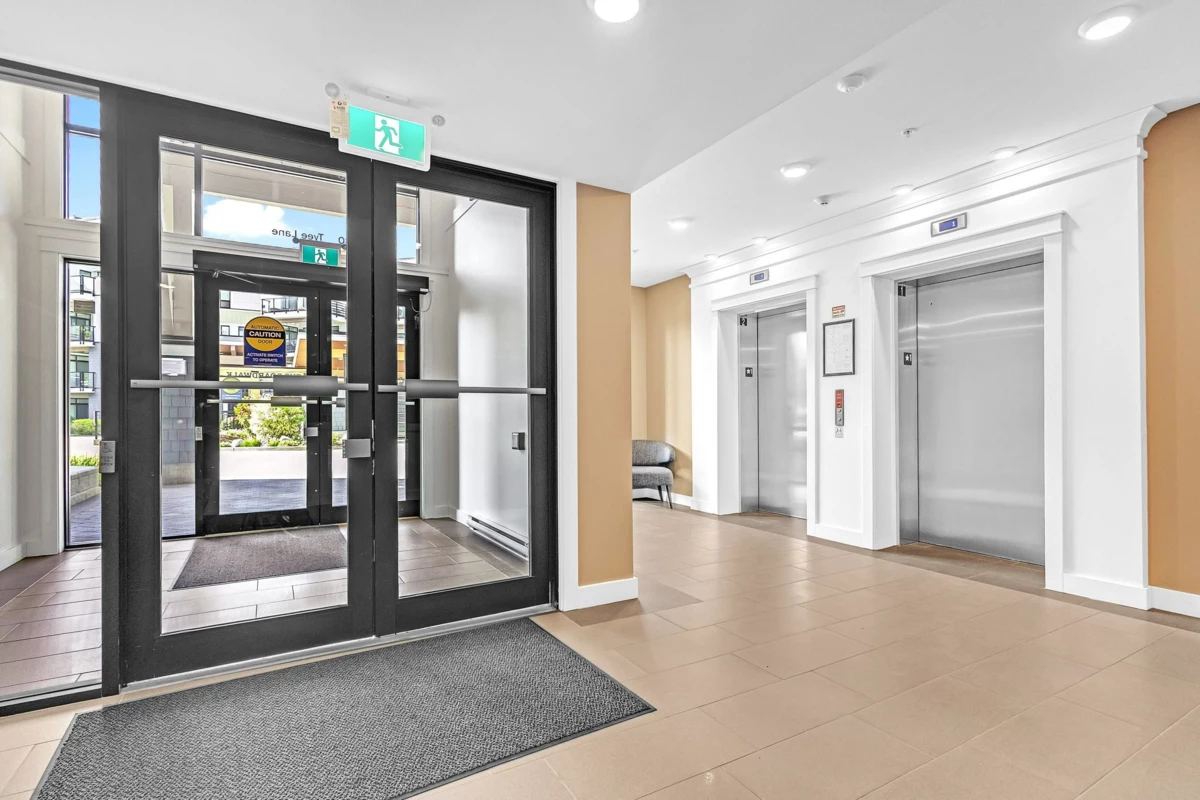 Entry Foyer Photo of 403 5380 Tyee Lane, Chilliwack, BC