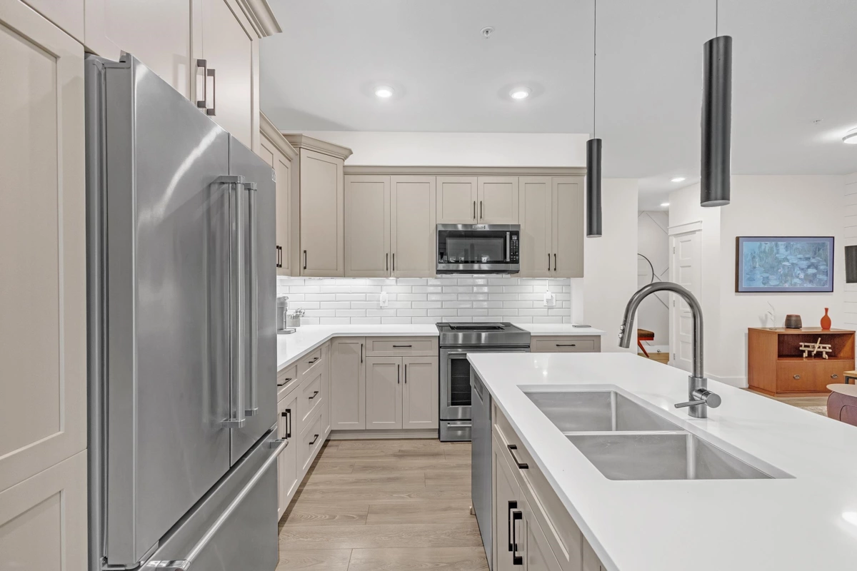 Kitchen Photo of 403 5380 Tyee Lane, Chilliwack, BC