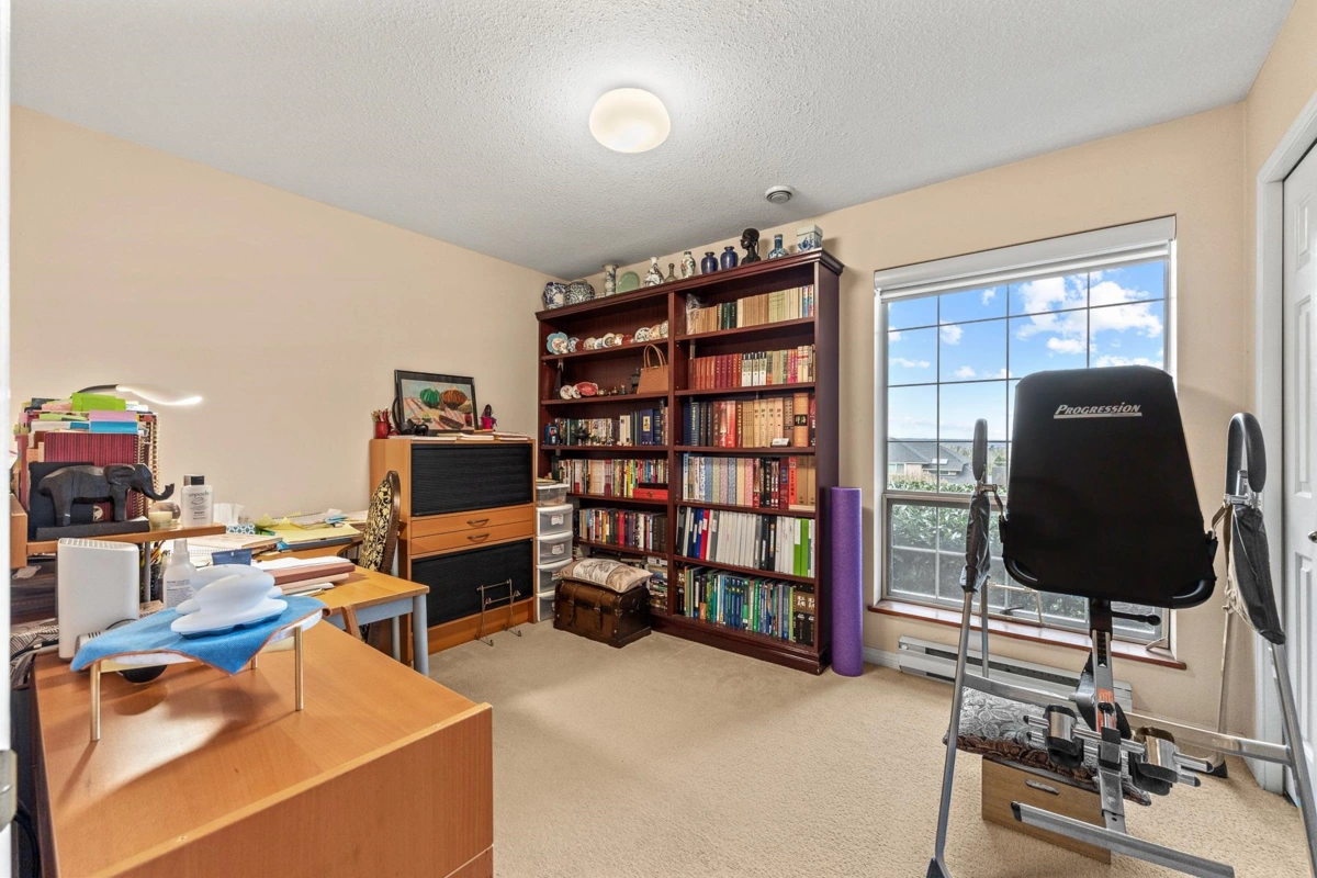 Basement Recreation Room Photo of 3039 163 Street, Surrey, BC