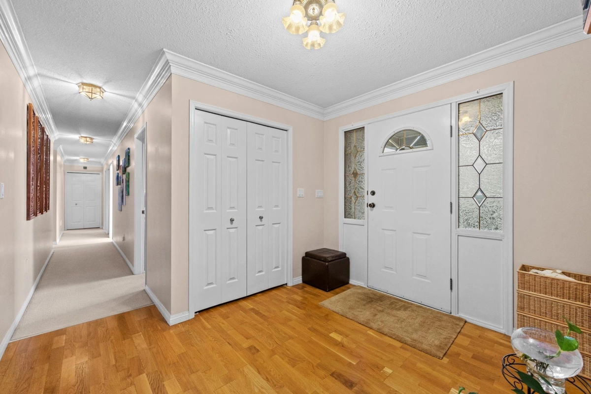 Kitchen Island Photo of 3039 163 Street, Surrey, BC