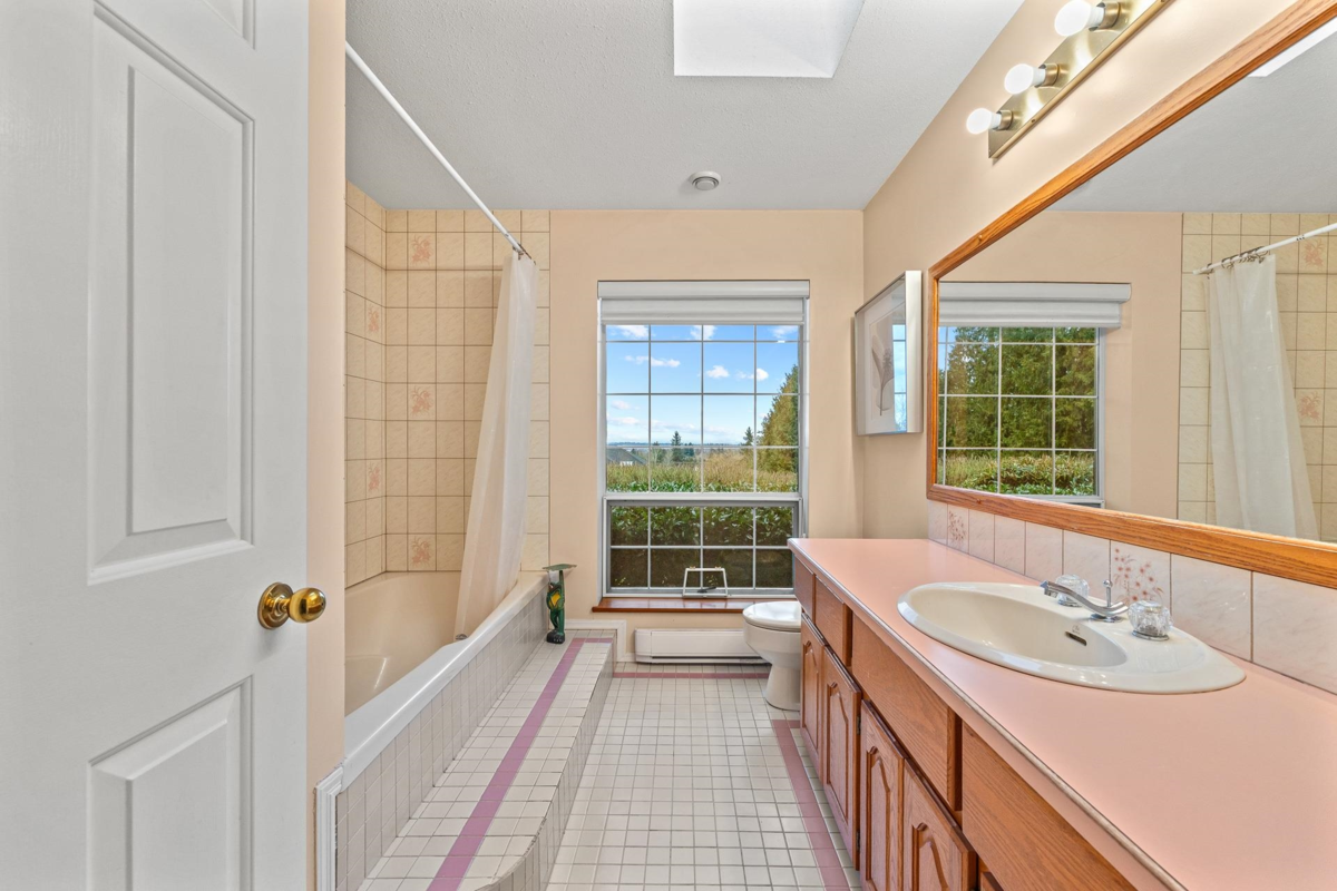 Laundry Room Photo of 3039 163 Street, Surrey, BC