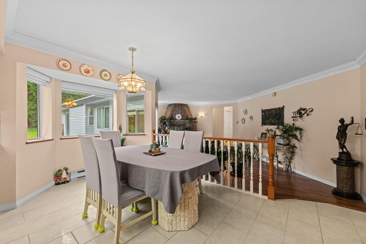 Walk-In Closet Photo of 3039 163 Street, Surrey, BC