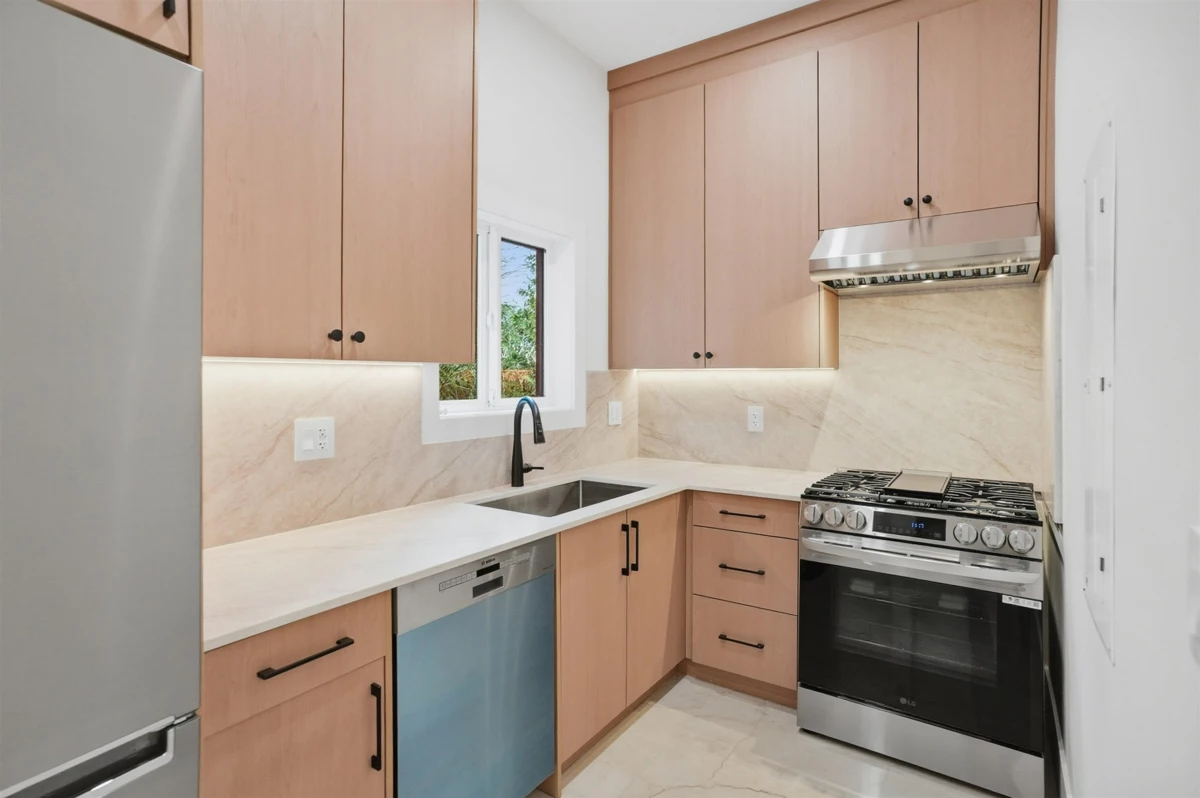 Breakfast Nook Photo of 15630 23a Avenue, Surrey, BC