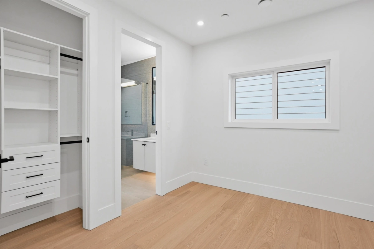 Entry Foyer Photo of 15630 23a Avenue, Surrey, BC