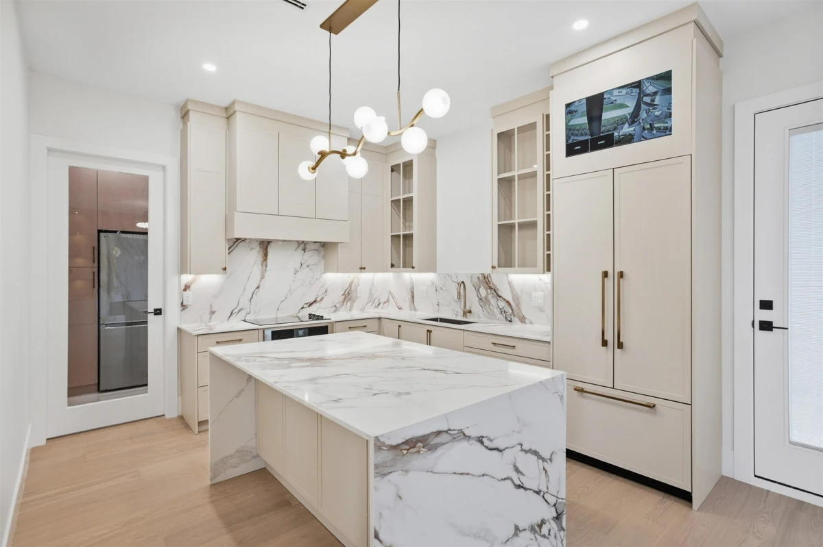 Family Room Photo of 15630 23a Avenue, Surrey, BC