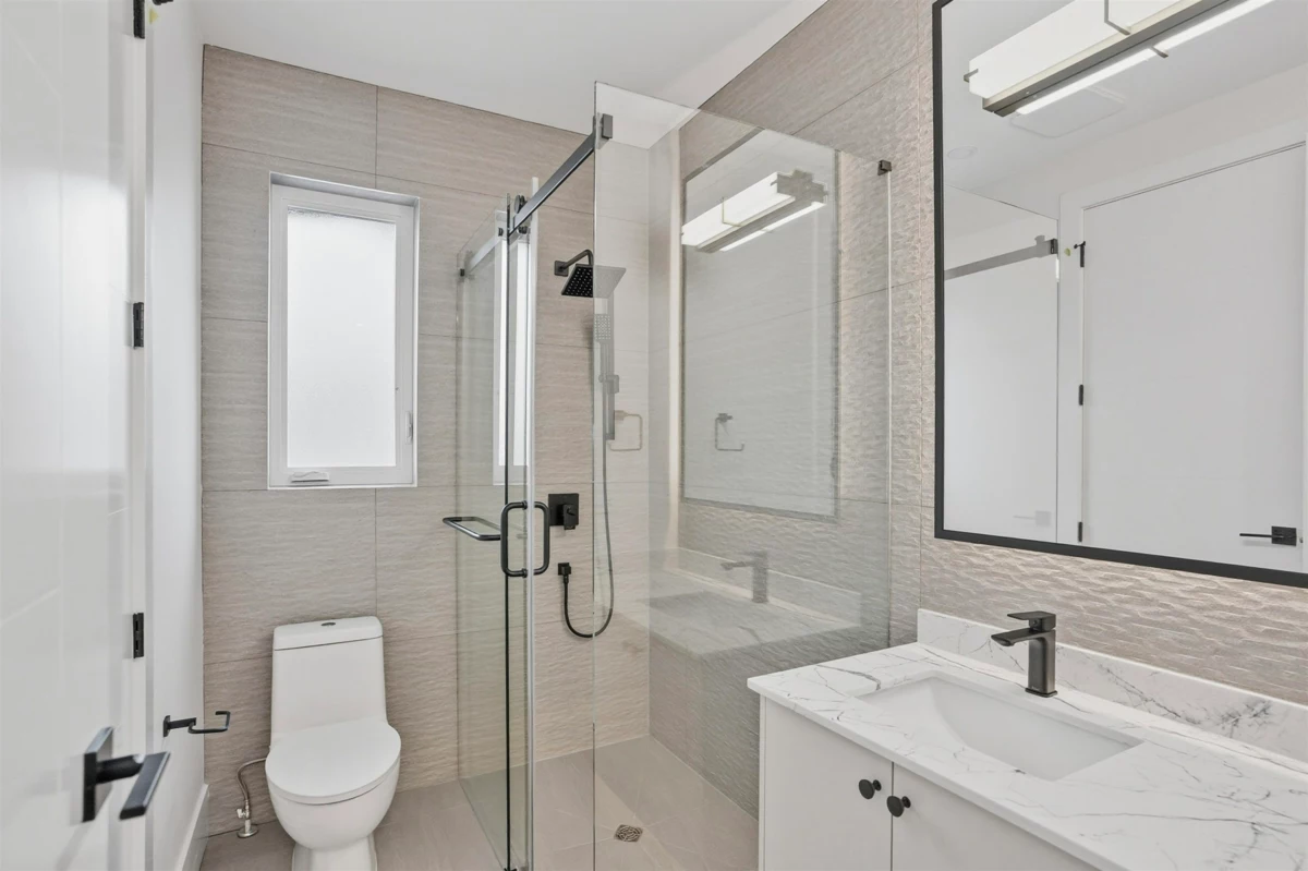 Mudroom Photo of 15630 23a Avenue, Surrey, BC