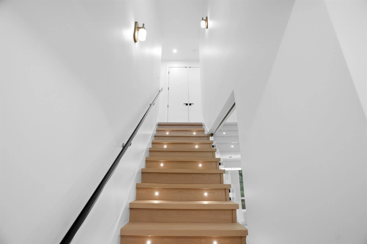 Walk-In Closet Photo of 15630 23a Avenue, Surrey, BC