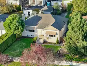 Swimming Pool Photo of 2225 W 22nd Avenue, Vancouver, BC