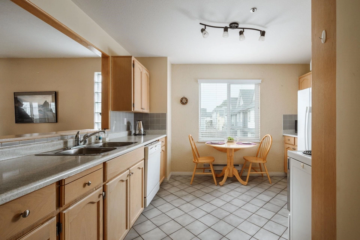 Family Room Photo of 205 4988 47a Avenue, Delta, BC