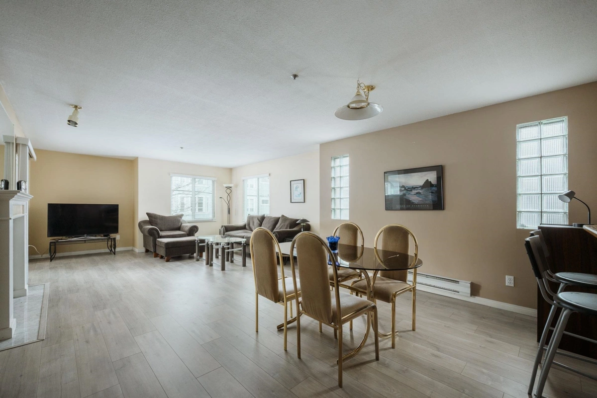 Kitchen Photo of 205 4988 47a Avenue, Delta, BC