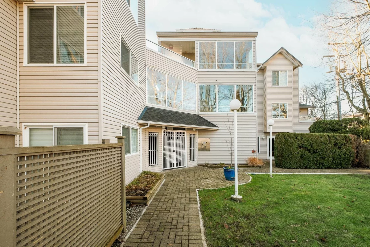 Outdoor Deck Photo of 205 4988 47a Avenue, Delta, BC